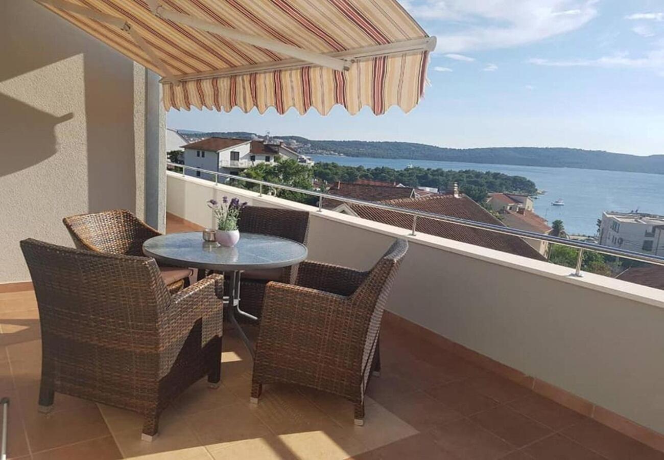 Apartments Javi - Free Private Parking Трогир Екстериор снимка