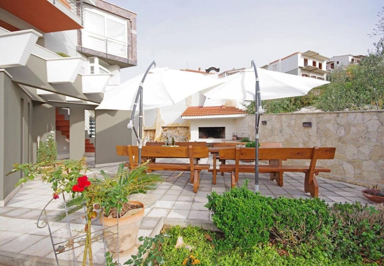 Apartments Javi - Free Private Parking Трогир Екстериор снимка