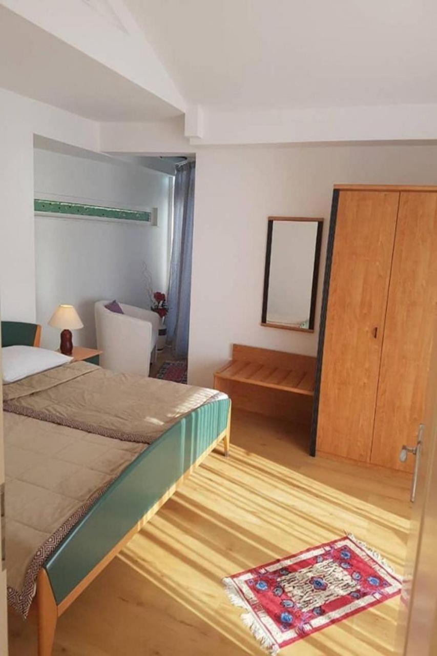 Apartments Javi - Free Private Parking Трогир Екстериор снимка