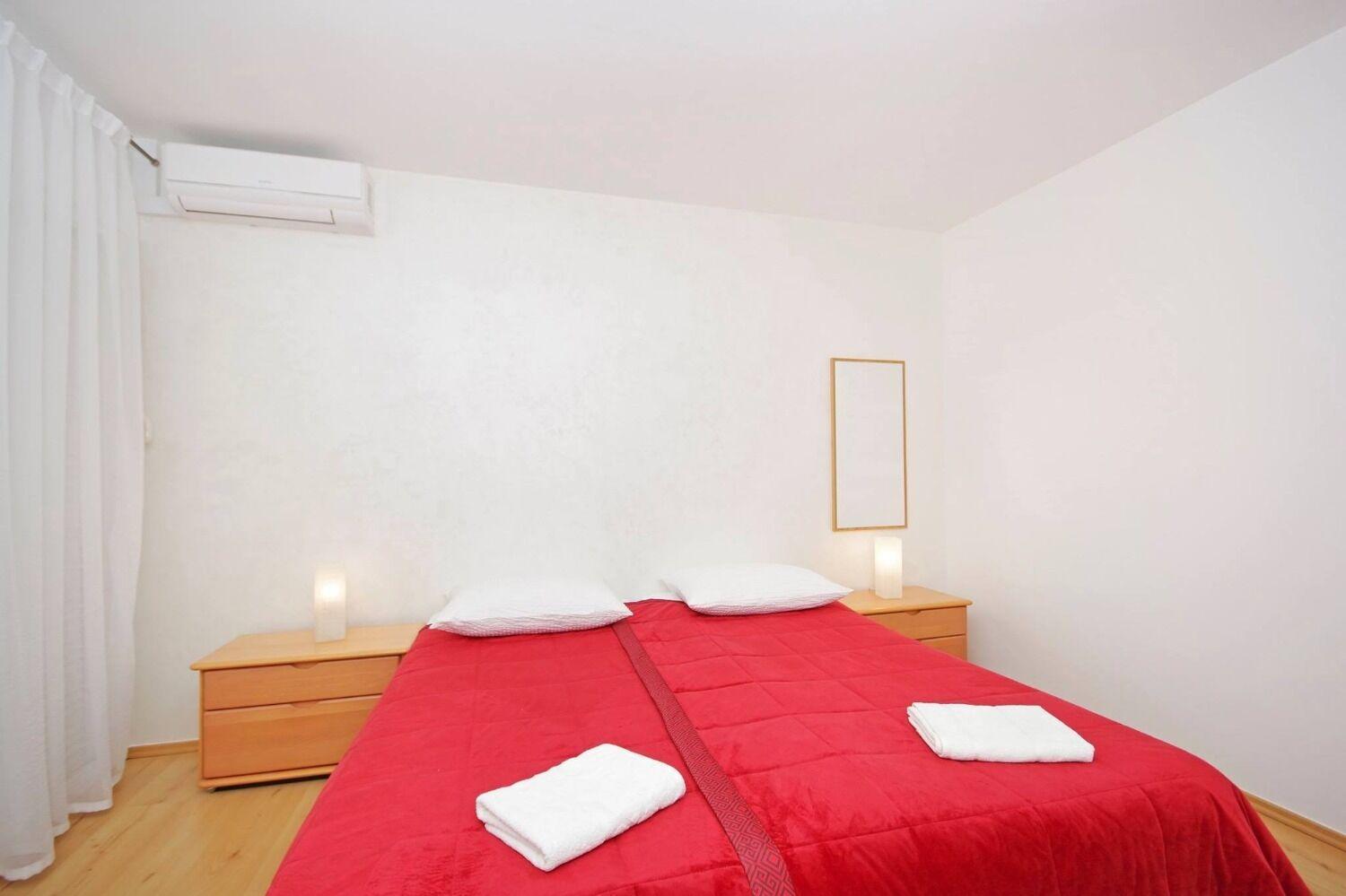 Apartments Javi - Free Private Parking Трогир Екстериор снимка