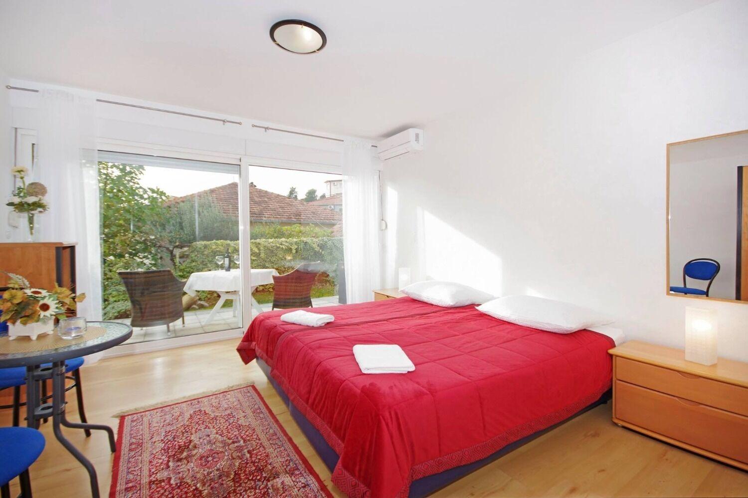 Apartments Javi - Free Private Parking Трогир Екстериор снимка