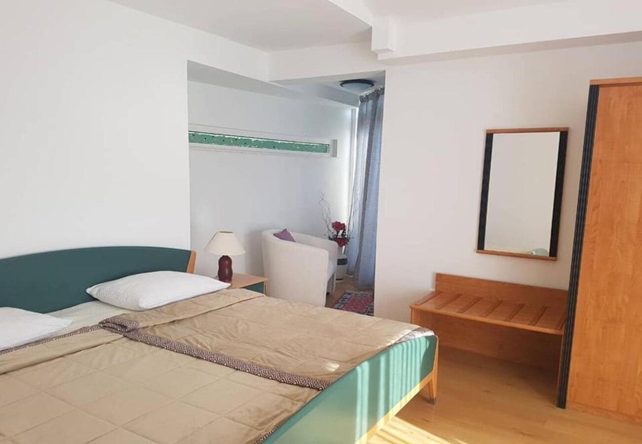 Apartments Javi - Free Private Parking Трогир Екстериор снимка