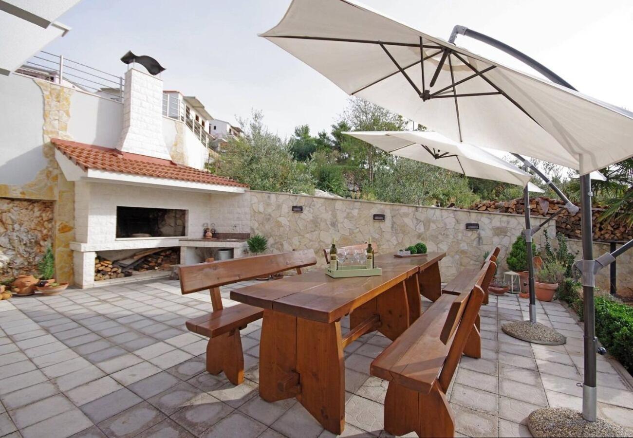 Apartments Javi - Free Private Parking Трогир Екстериор снимка