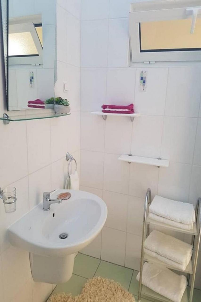 Apartments Javi - Free Private Parking Трогир Екстериор снимка