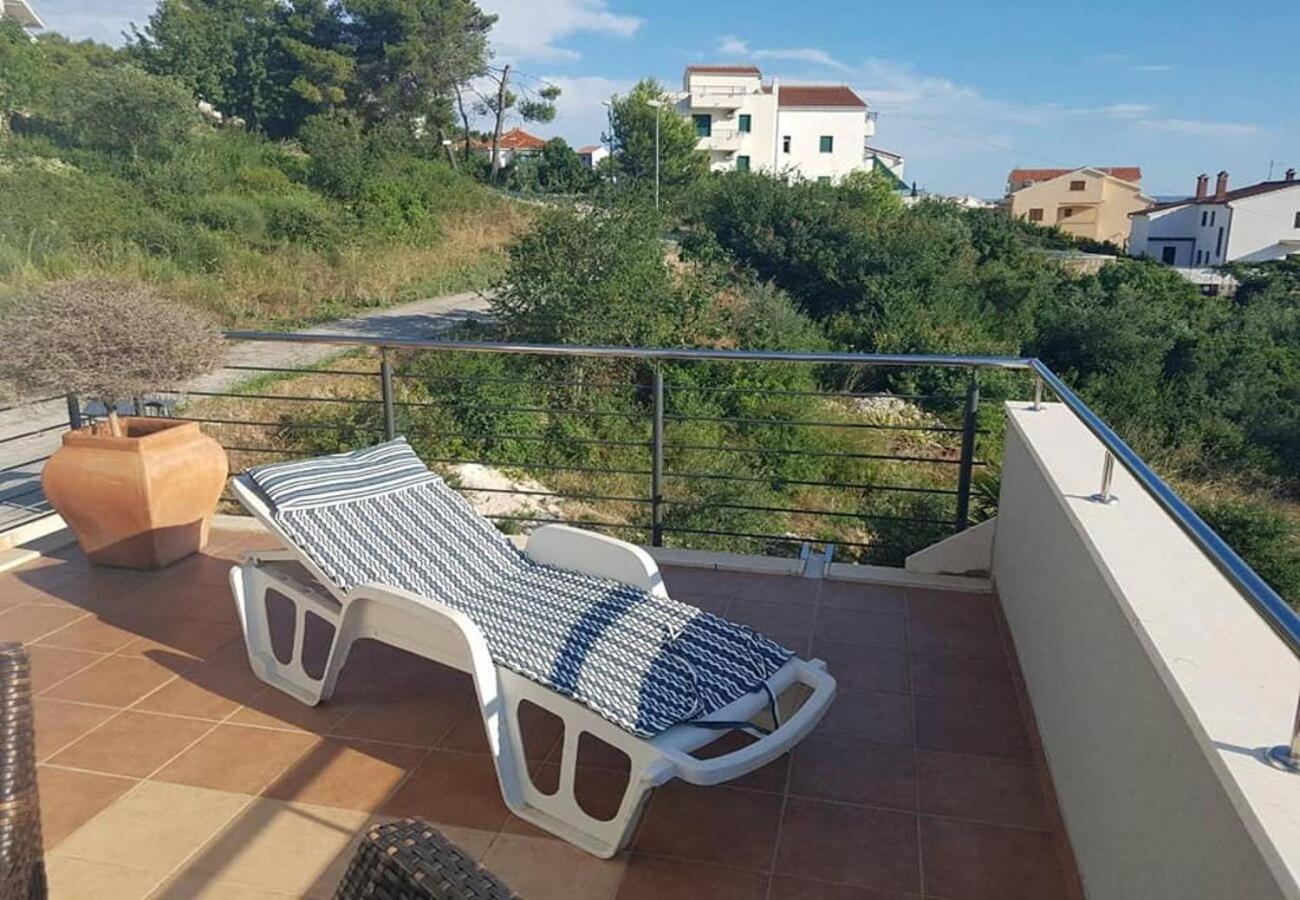 Apartments Javi - Free Private Parking Трогир Екстериор снимка