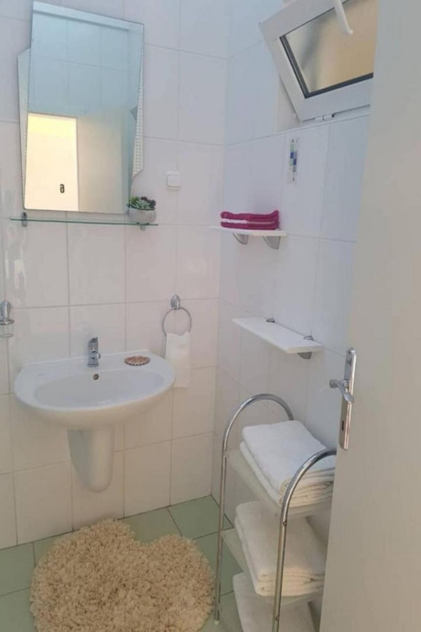 Apartments Javi - Free Private Parking Трогир Екстериор снимка