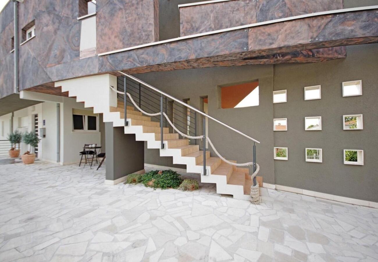 Apartments Javi - Free Private Parking Трогир Екстериор снимка